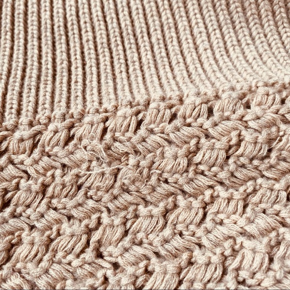 Canada Goose wool scarf tan color - Picture 3 of 4